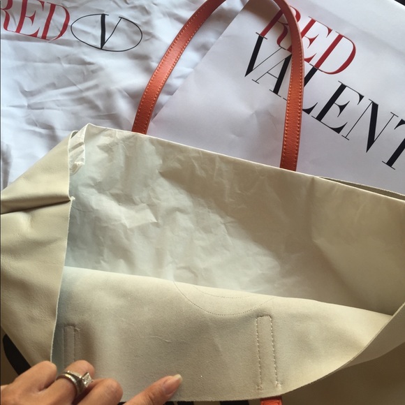 BRAND NEW RED VALENTINO LEATHER SWAN TOTE $1000 - Picture 3 of 8